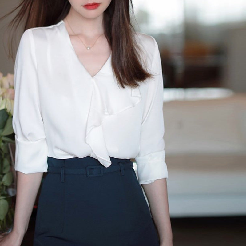 White-collar OL Designer Minimalist V-neck Fashionable Slightly Mature White Shirt In Solid Color