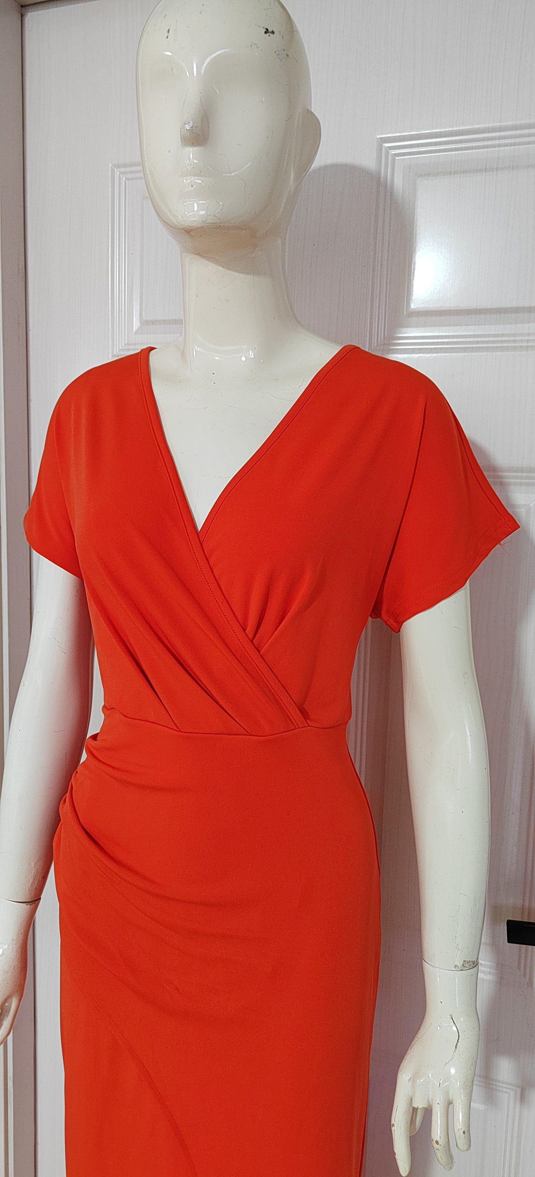 Vestito Slim Fit a Maniche Corte con Spacco e Scollo a V - Donna